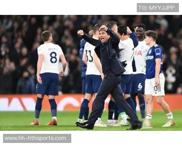 利兹联球迷两度向热刺球员投掷物品或将遭遇高额罚款 利兹联球迷两度向热刺球员投掷物品或将遭遇高额罚款