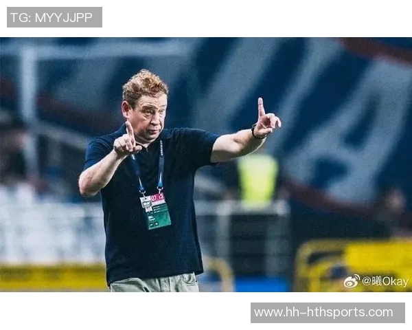 申花主帅斯卢茨基现场观战德约科维奇比赛享受偷闲时光 申花主帅斯卢茨基现场观战德约科维奇比赛享受偷闲时光